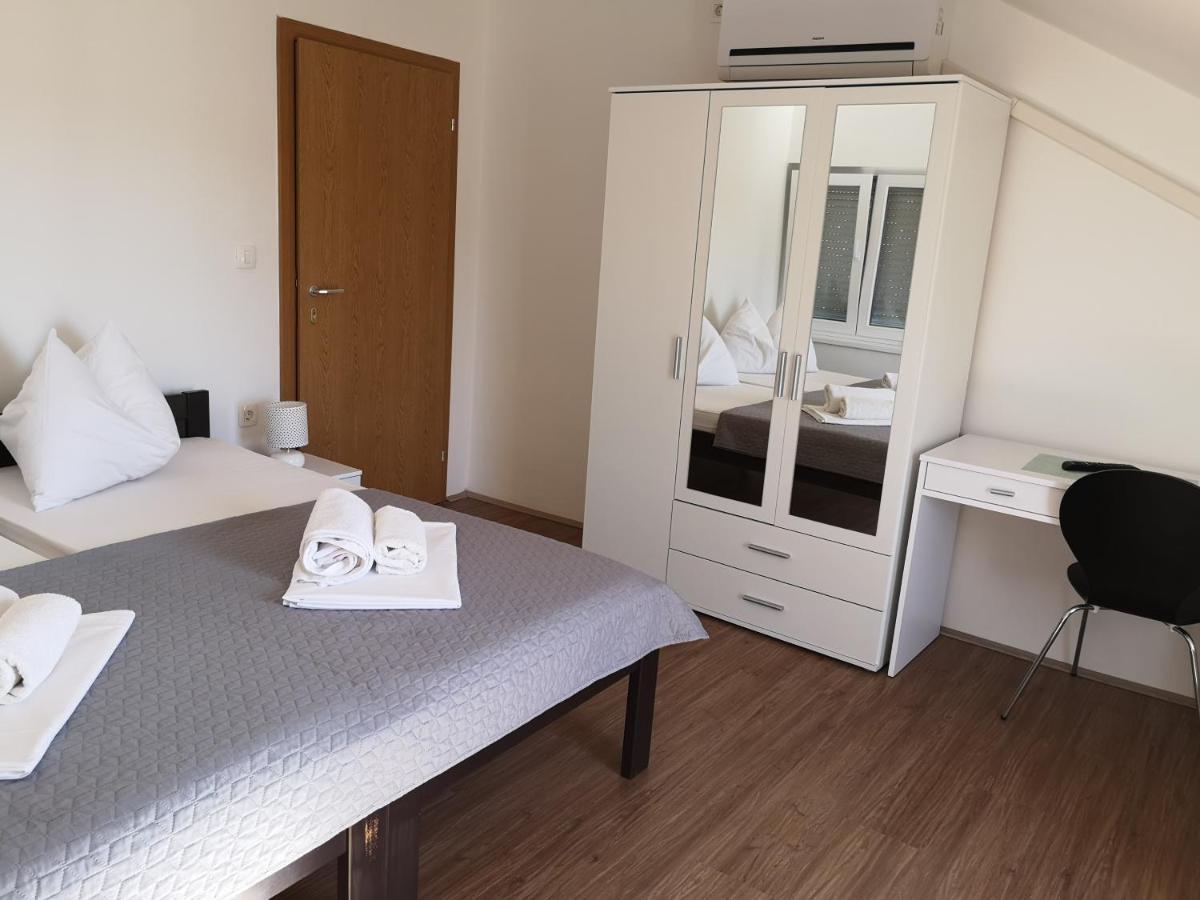 Dva Dukata Bed and Breakfast Biograd Na Moru Rum bild